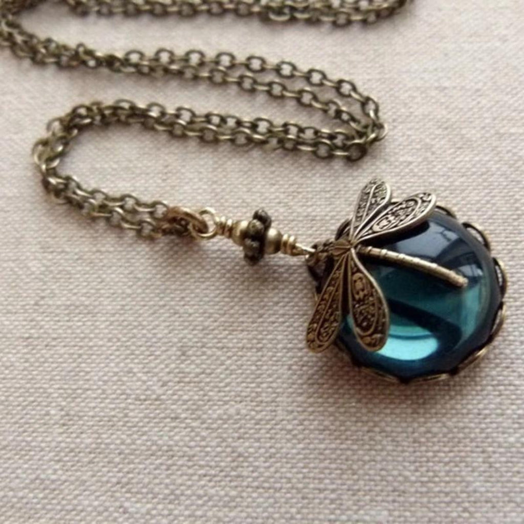 Beautiful Vintage Dragonfly Necklace With Bonus Earrings – Offer