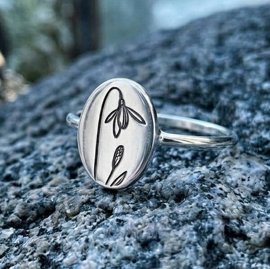 Birth Flower Silver colored Signet Ring