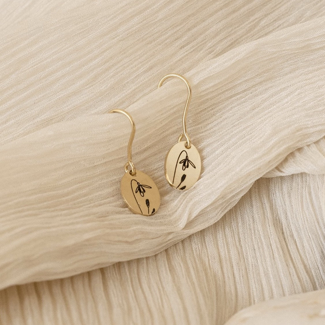 Charming Silver Earring for Any Occasion