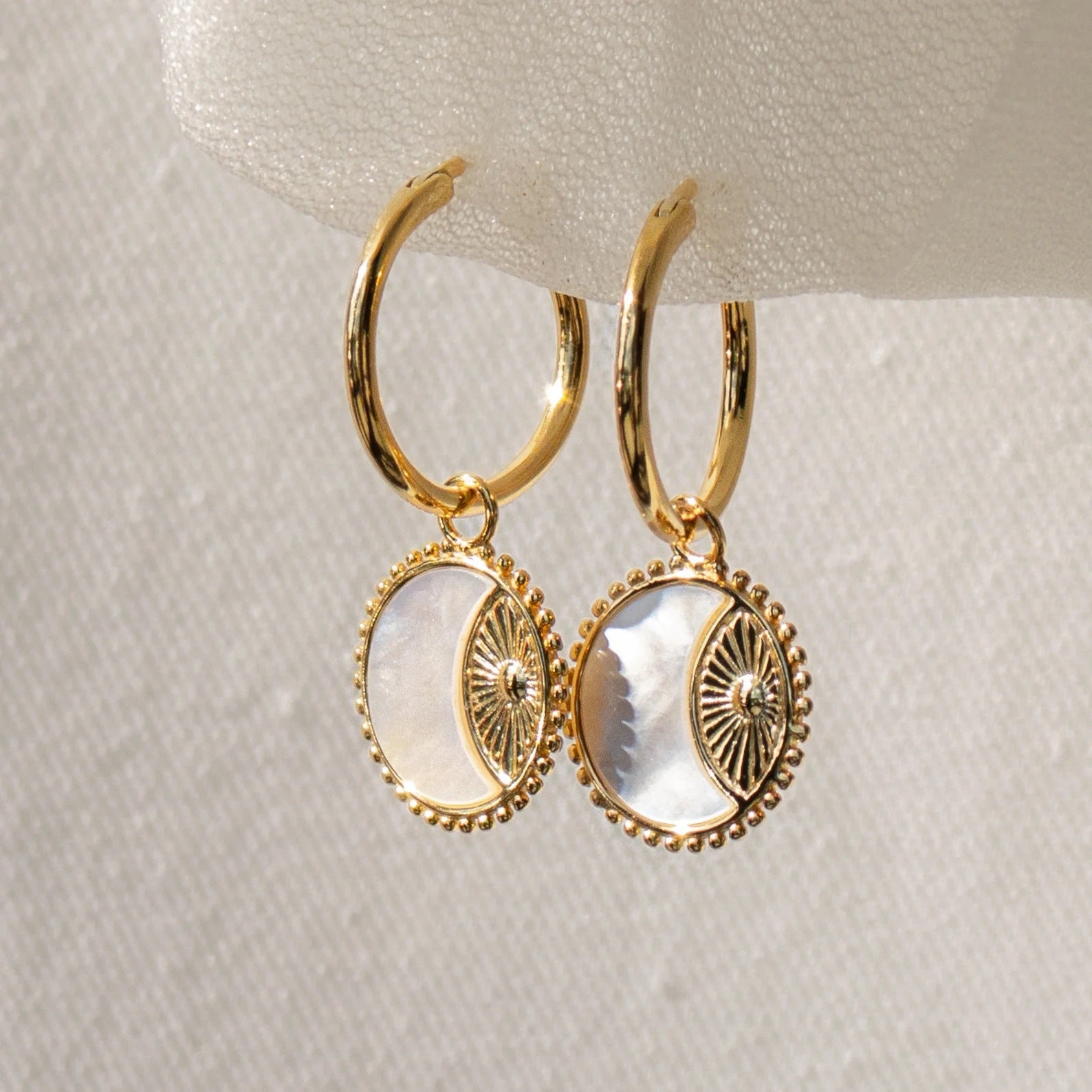 Charming Gold Earring for Any Occasion