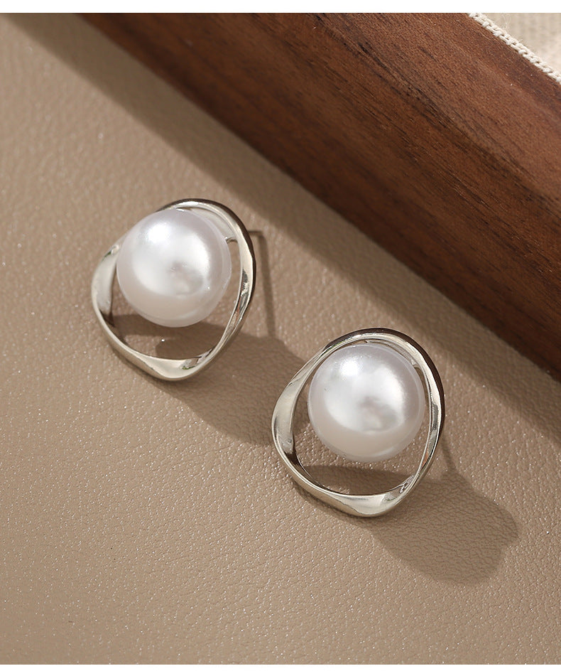 Stunning Pearl Earring for Daily Wear
