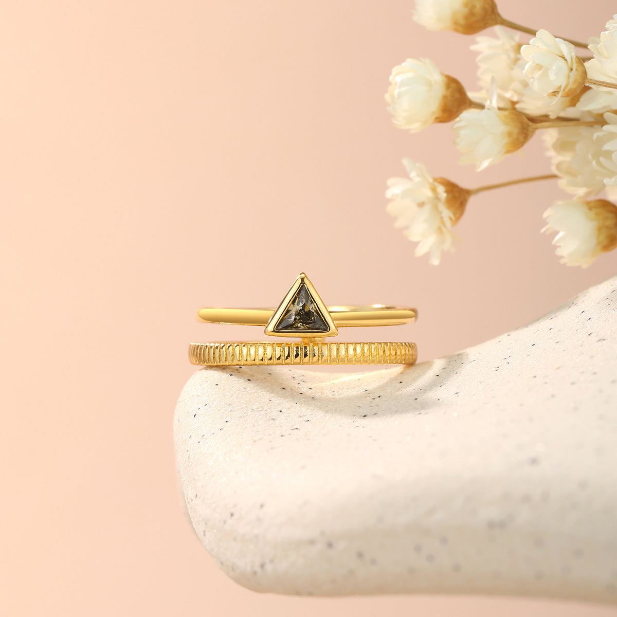 Classic Gold Ring with Timeless Appeal