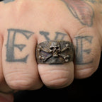 Elegant Gothic Skull Band Ring