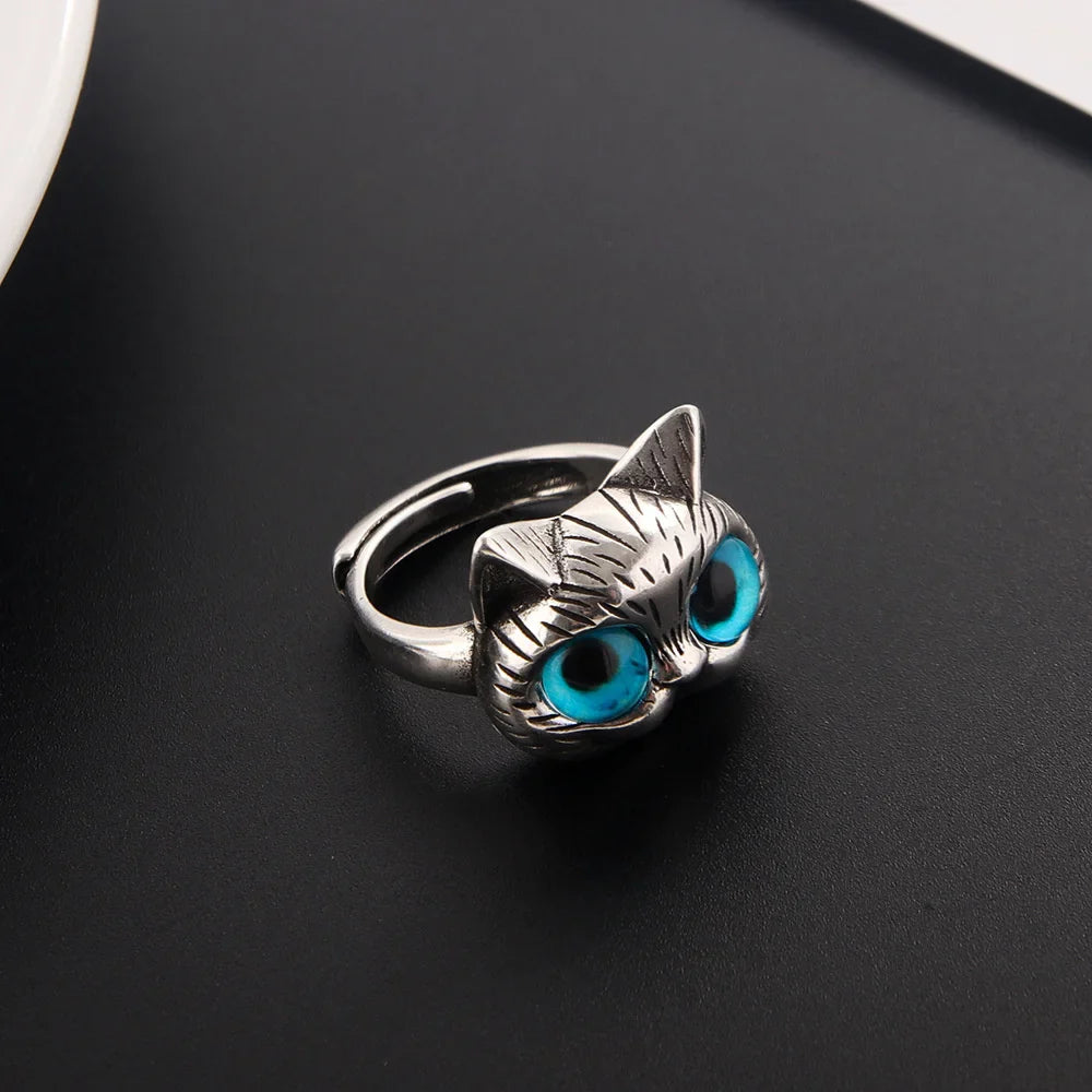 Blue-Eyed Cat Ring – Playful Vintage Silver Animal Ring For Cat Lovers