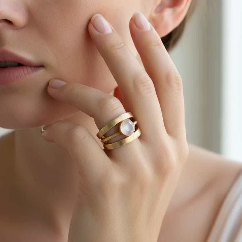 Vintage Gold & Inlaid Moonstone Ring