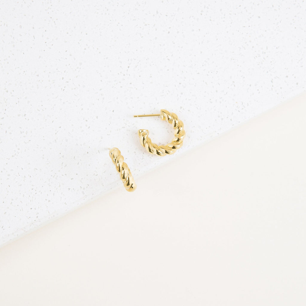 Elegant Gold Earring for Every Occasion