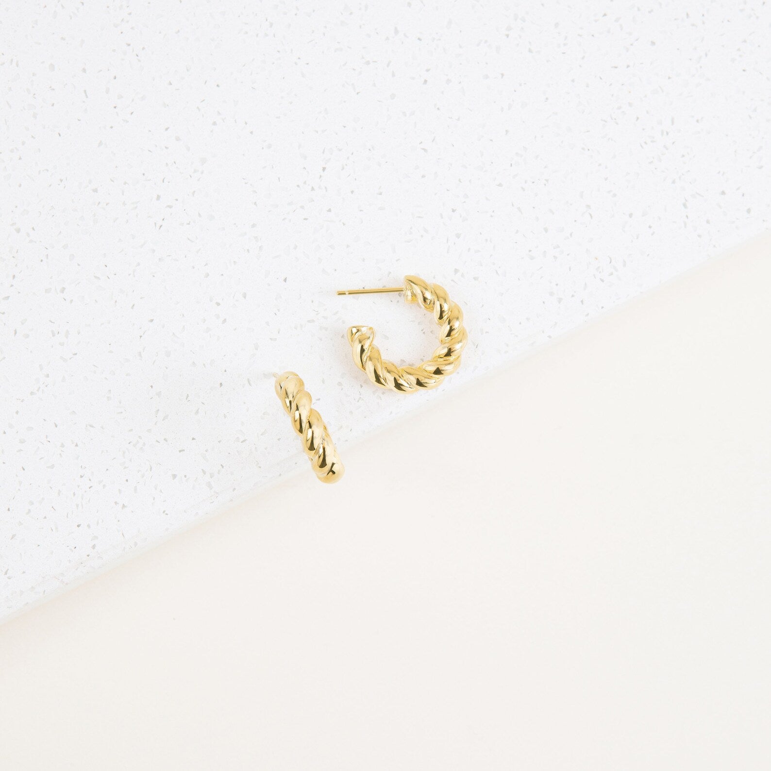 Elegant Gold Earring for Every Occasion