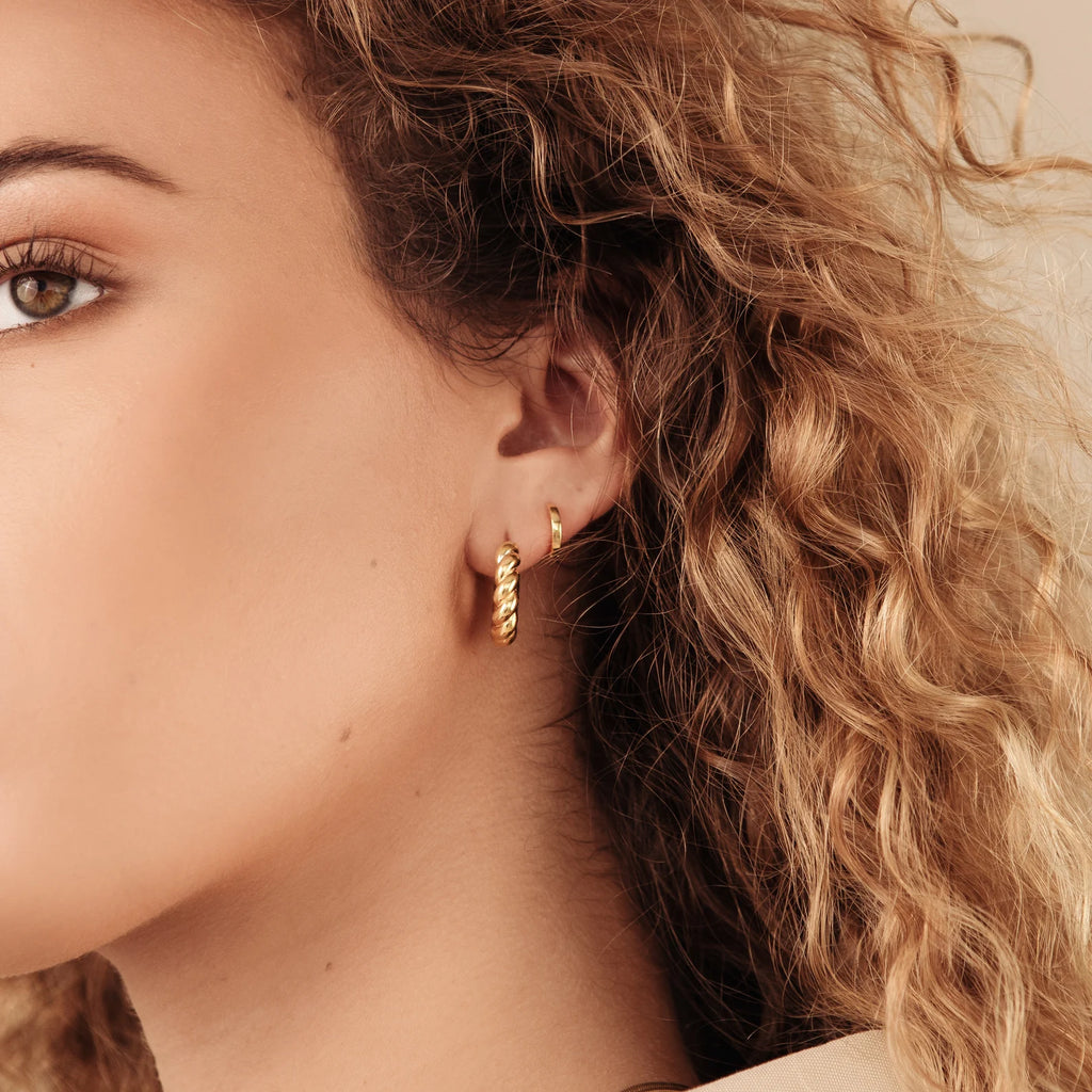Elegant Gold Earring for Every Occasion