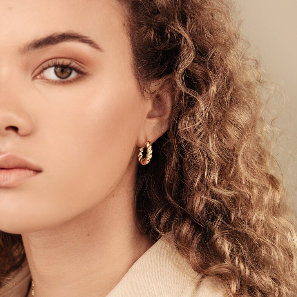 Elegant Gold Earring for Every Occasion