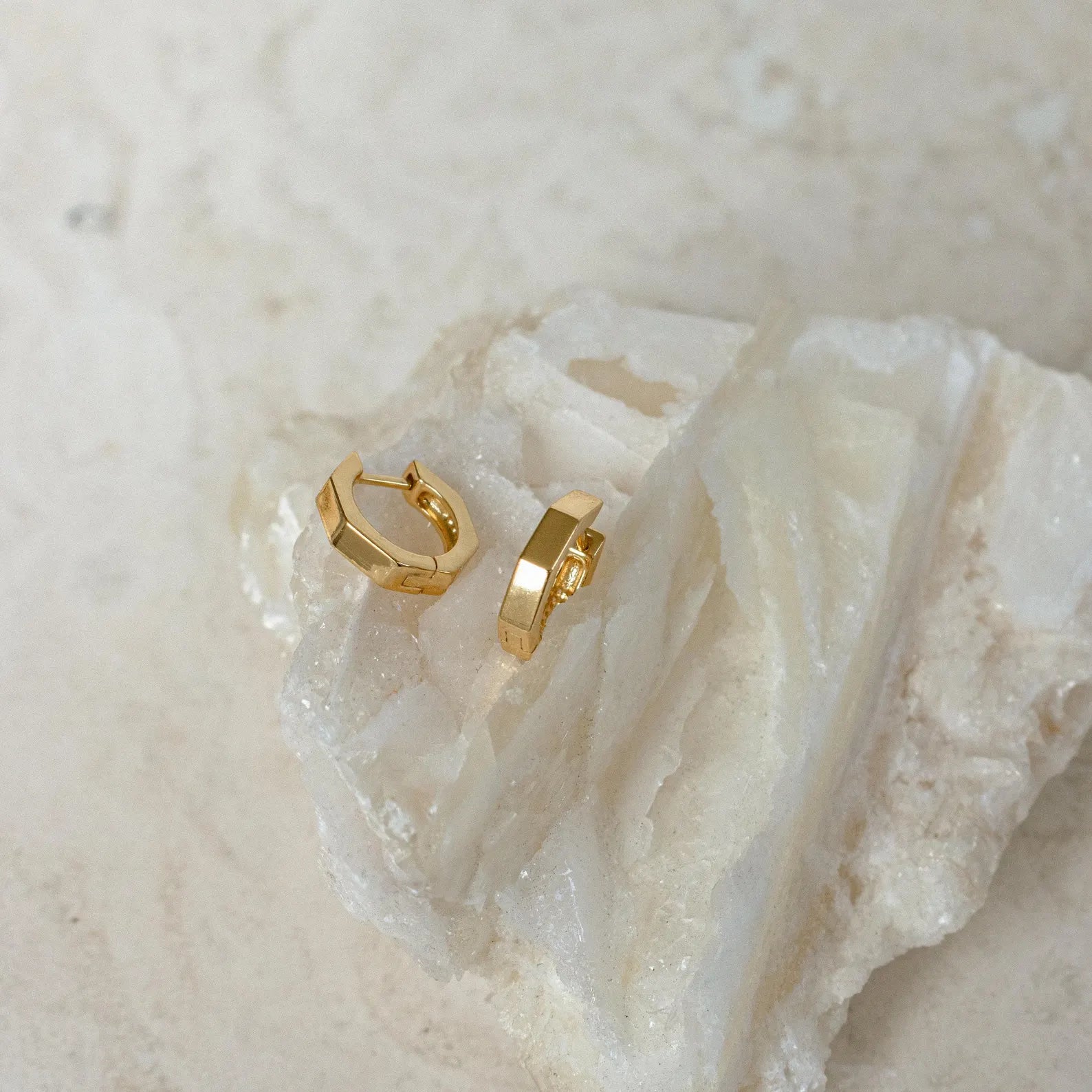Romantic Gold Earring for Special Moments