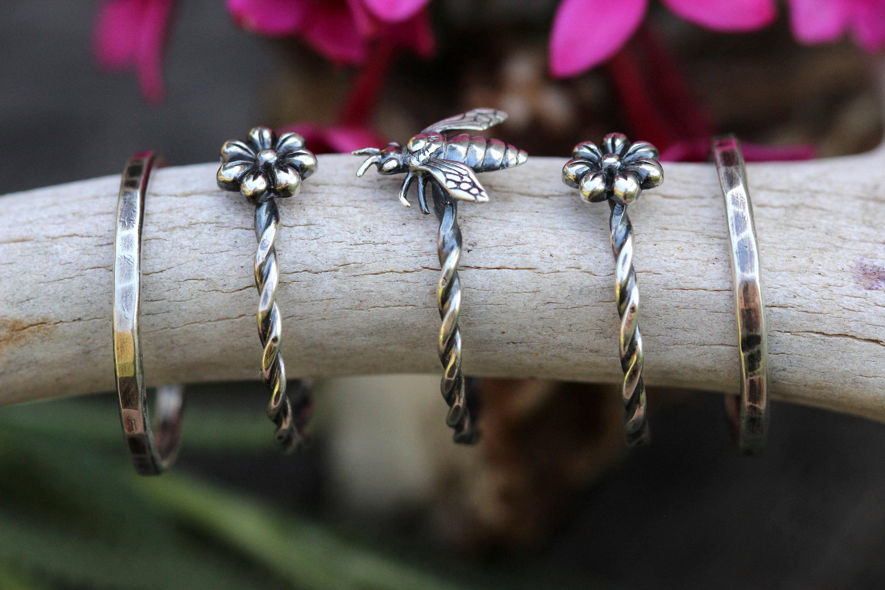 Bee and Flowers Ring Set