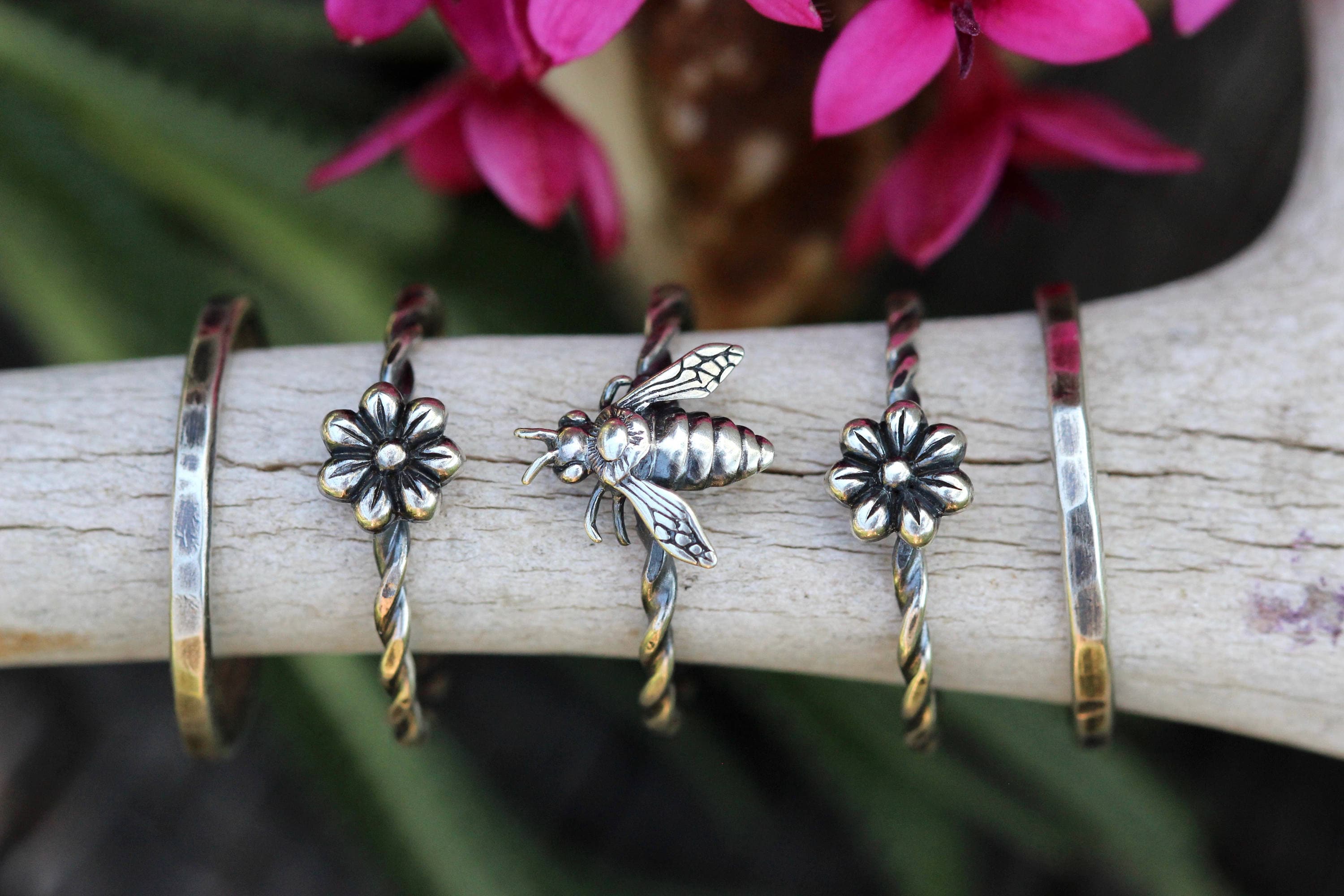 Bee and Flowers Ring Set