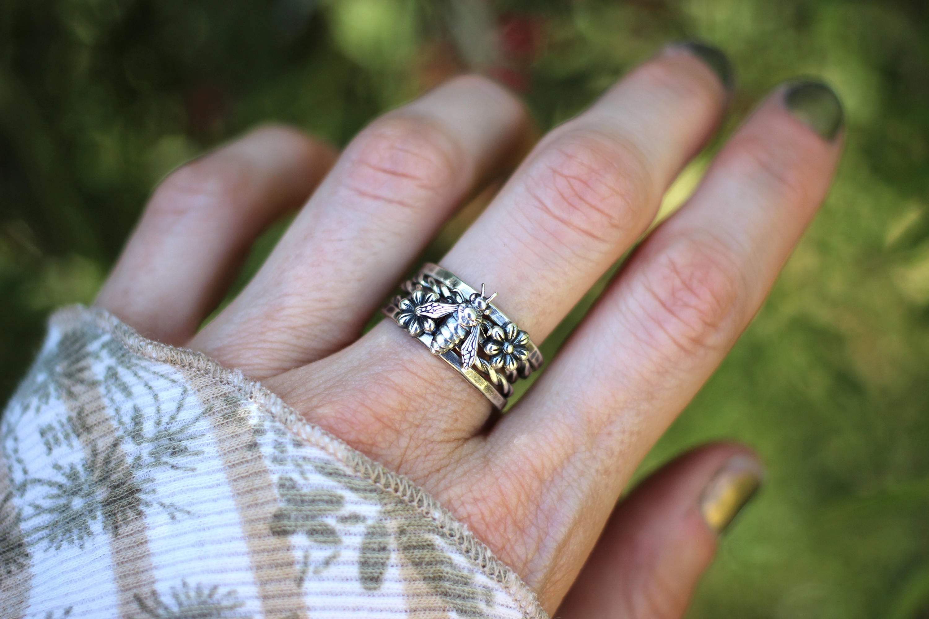 Bee and Flowers Ring Set