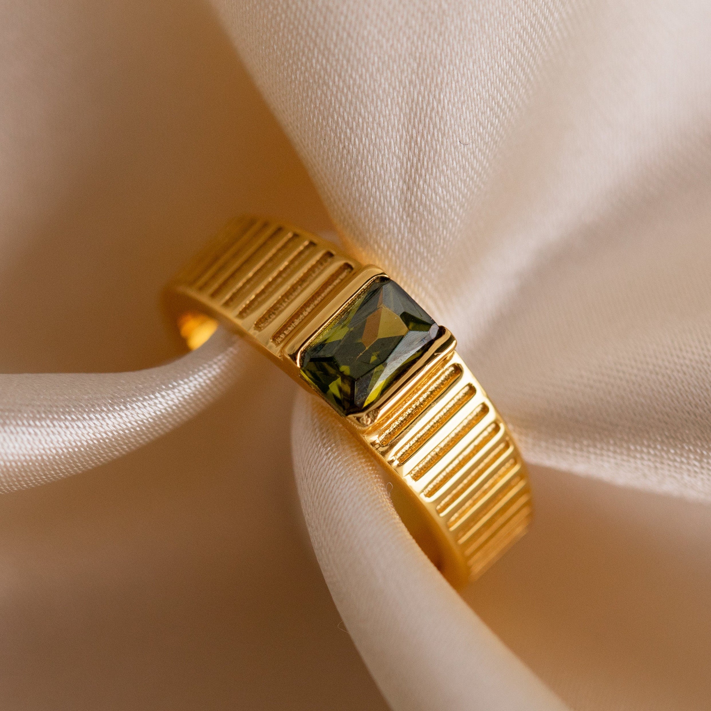 Peridot Statement Signet Ring by Caitlyn Minimalist • Gold Vintage Cocktail Ring with Green Gemstone • Perfect Gift for Mom • RR064