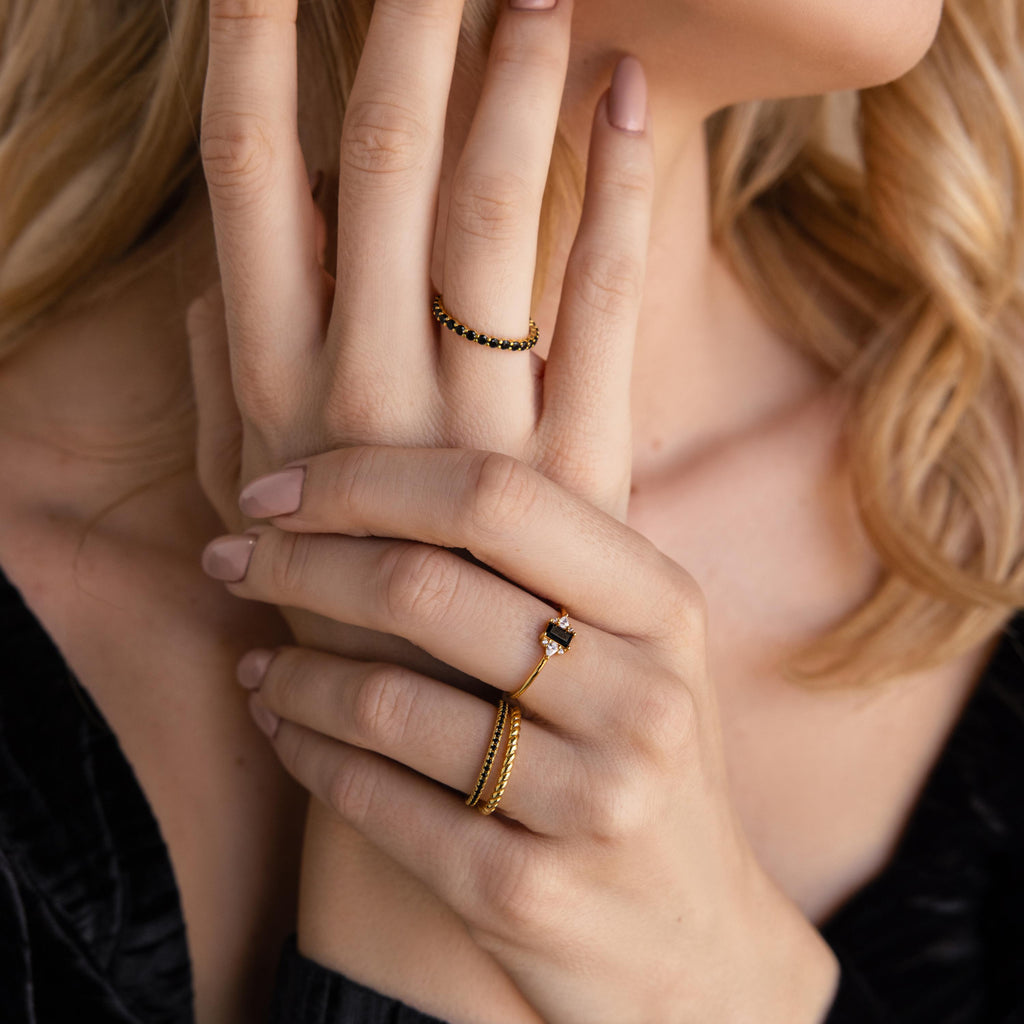 Vintage Black Baguette Ring Gold