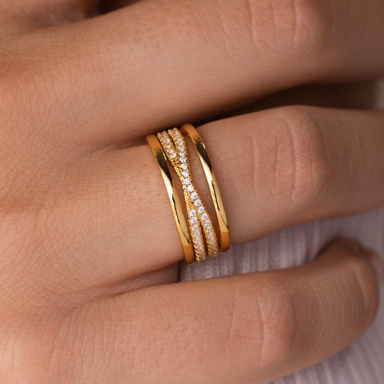 Diamond Twist Ring Gold